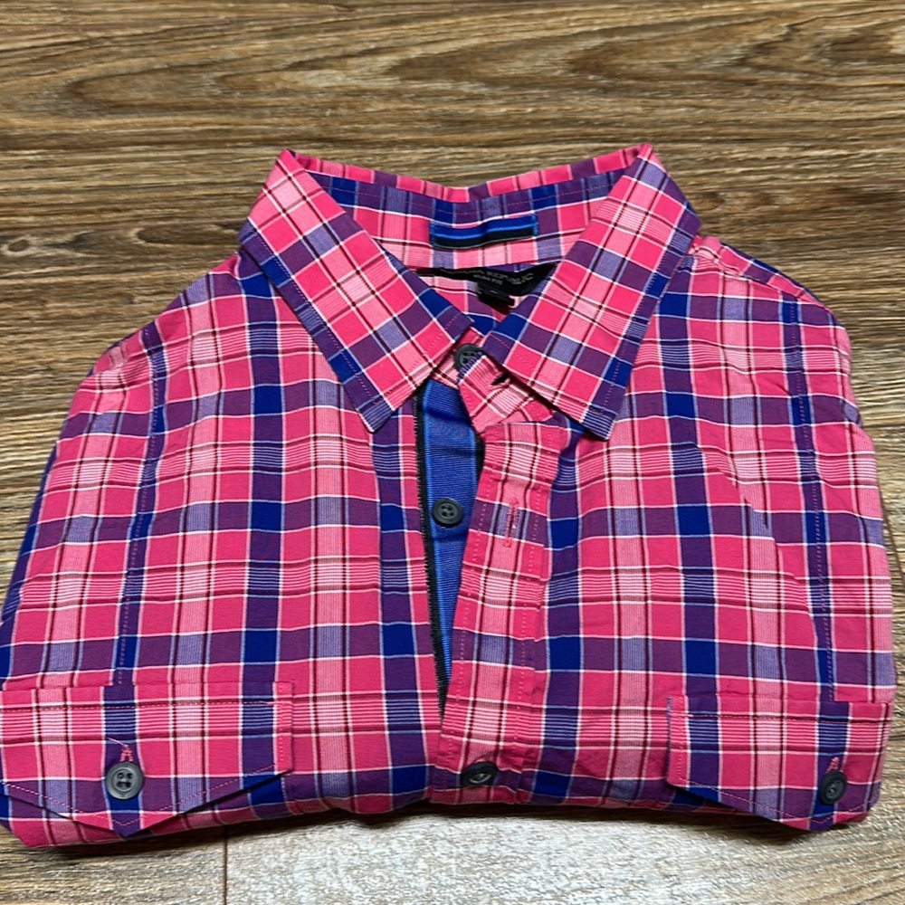 Mens Banana Republic button long sleeve shirt. Size Small.